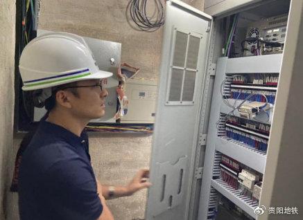 金朱西路站站臺門5000次不間斷開關(guān)門試驗